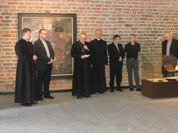 Otwarcie wystawy przez Prepozyta Kapituły Warmińskiej Biskupa dr Jacka Jezierskiego. 