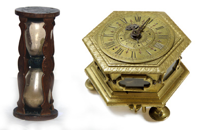 Klepsydra z XVII w. i zegar stołowy, tzw. kaflowy, mosiądz, I poł. XVIII w. Zbiory prywatne, Śląsk